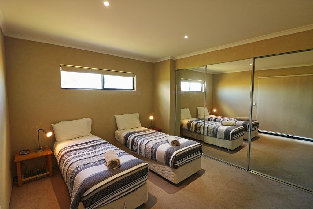 Saltwater Apartments Eden Extérieur photo
